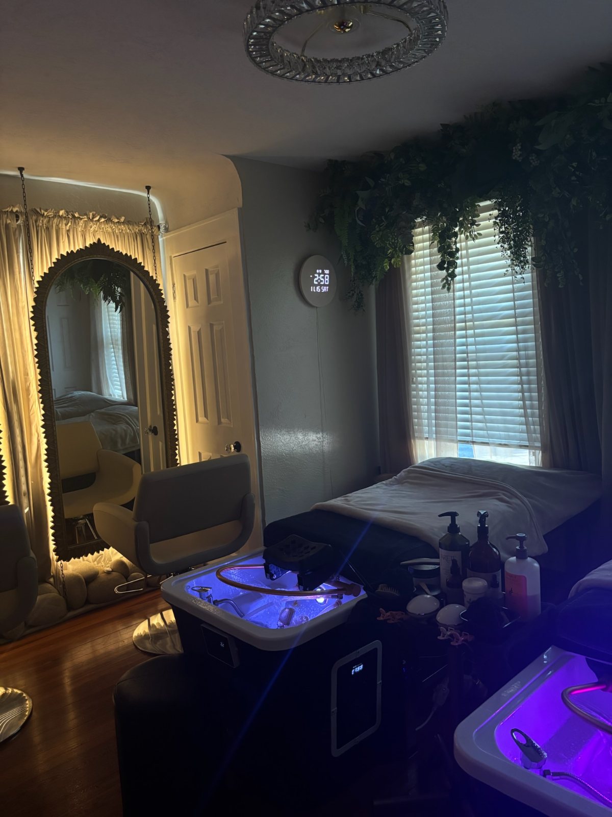 Duo suite, two tables side-by-side — The Bronze Lily, St. Petersburg, FL